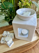 Load image into Gallery viewer, Relaxing Essential Oil Wax Melts