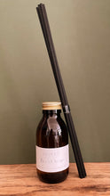 Load image into Gallery viewer, Black Orchid reed diffuser
