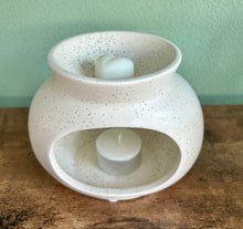 Load image into Gallery viewer, Cream speckled ceramic wax melter / oil burner
