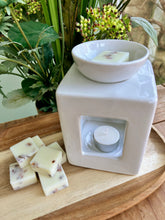 Load image into Gallery viewer, Tranquility Essential Oil Wax Melts
